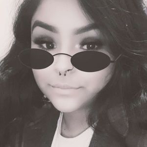 Meet your Posher, Amaris